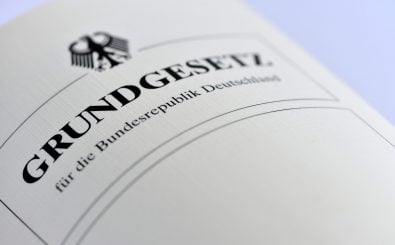 Grundgesetz | Foto: Nitpicker | shutterstock.com