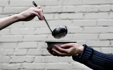 Armut und Reichtum sind in Deutschland sehr ungleich verteilt. Foto: Discha-AS | shutterstock.com
